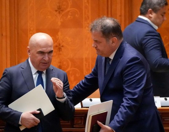 Ilie Bolojan anunta inceperea taietilor in administratie