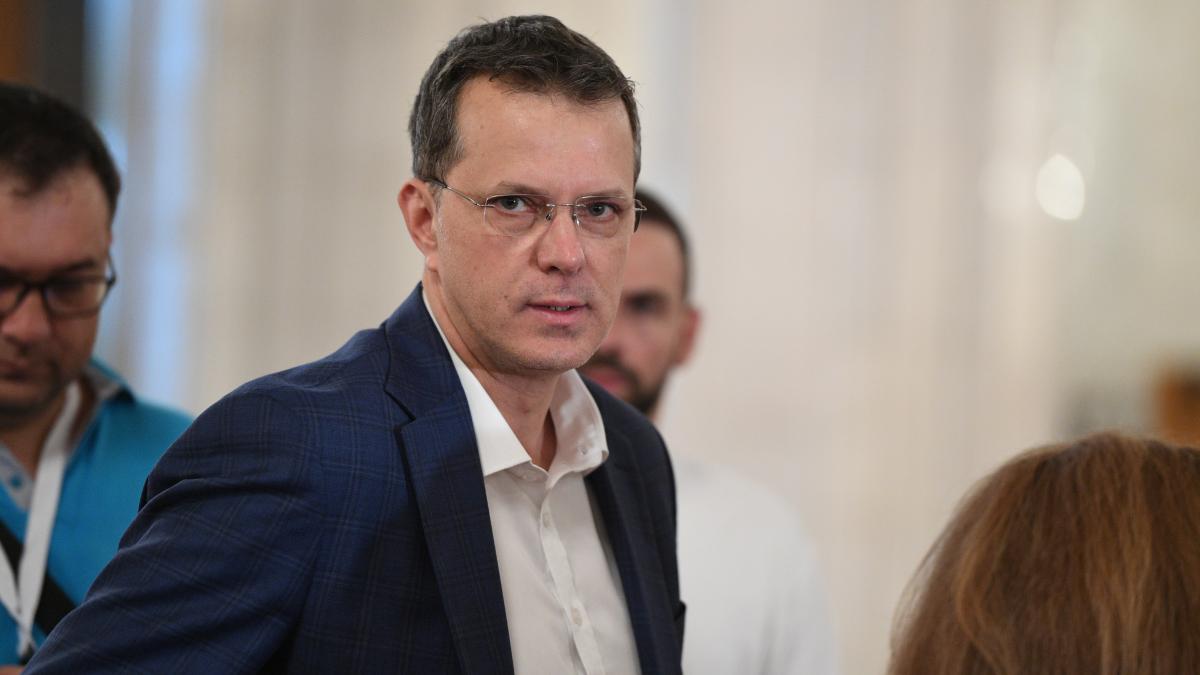 Ionuts Mosteanu Romania plateste mai mult pentru dobanzi decat pentru Aparare Rusii sunt destul de agitati in jurul nostru