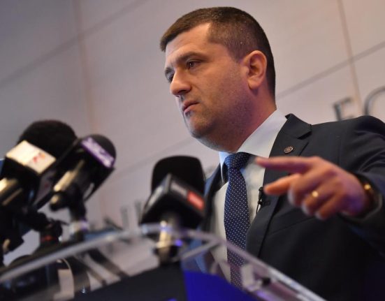 Miruta despre gunoaiele de langa Fabrica Fagaras Am trimis Controlul N am parghii sa demit directorul