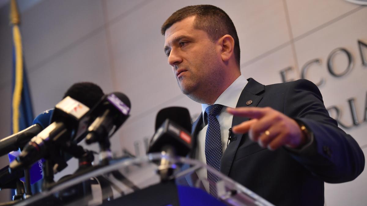 Miruta despre gunoaiele de langa Fabrica Fagaras Am trimis Controlul N am parghii sa demit directorul
