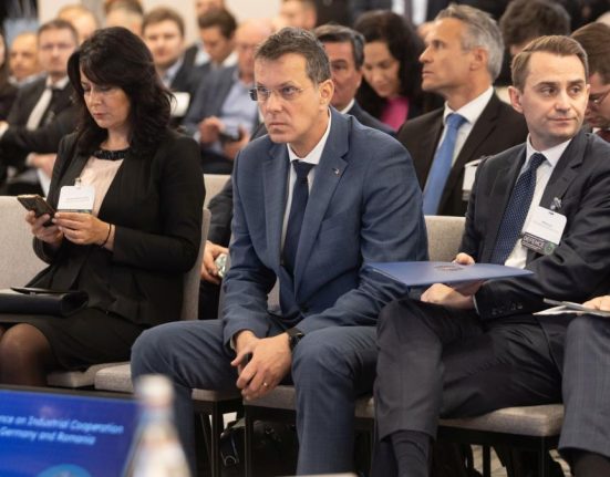 Mosneanu publica diploma de licenta universitatea contesta statutul de student
