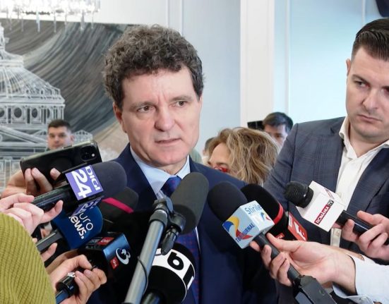 Nicuser Dan Majorarea salariului minim poate duce la somaj