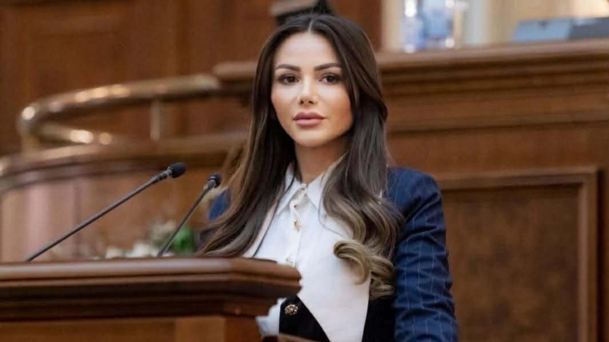 Scandal cu o senatoare batuta de sotiea iubitului