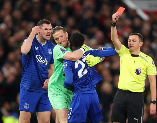 Scena incredibila pe Old Trafford jucator eliminat