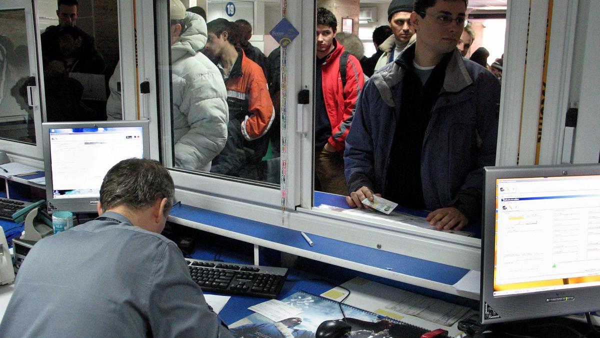 Soferii pot inmatricula masinile online fara ghiseu