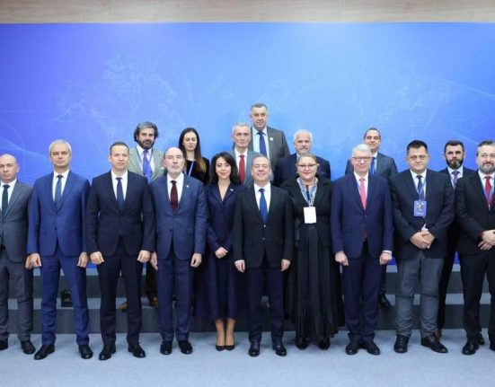 Sosoca s a fotografiat cu Medvedev la Soci