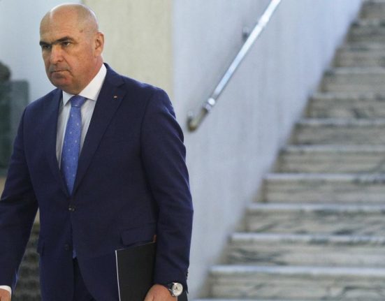 Surse Se discuta taieri de salarii cu 10 la bugetari