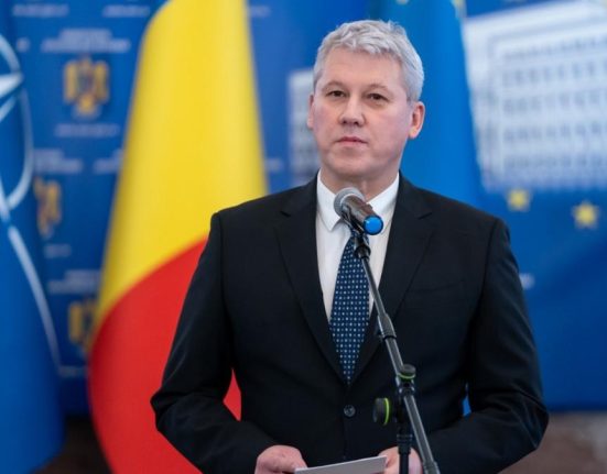Catalin Predoiu despre angajatii MAI decorati Orice tara se bazeaza pe stalpi de rezistenta