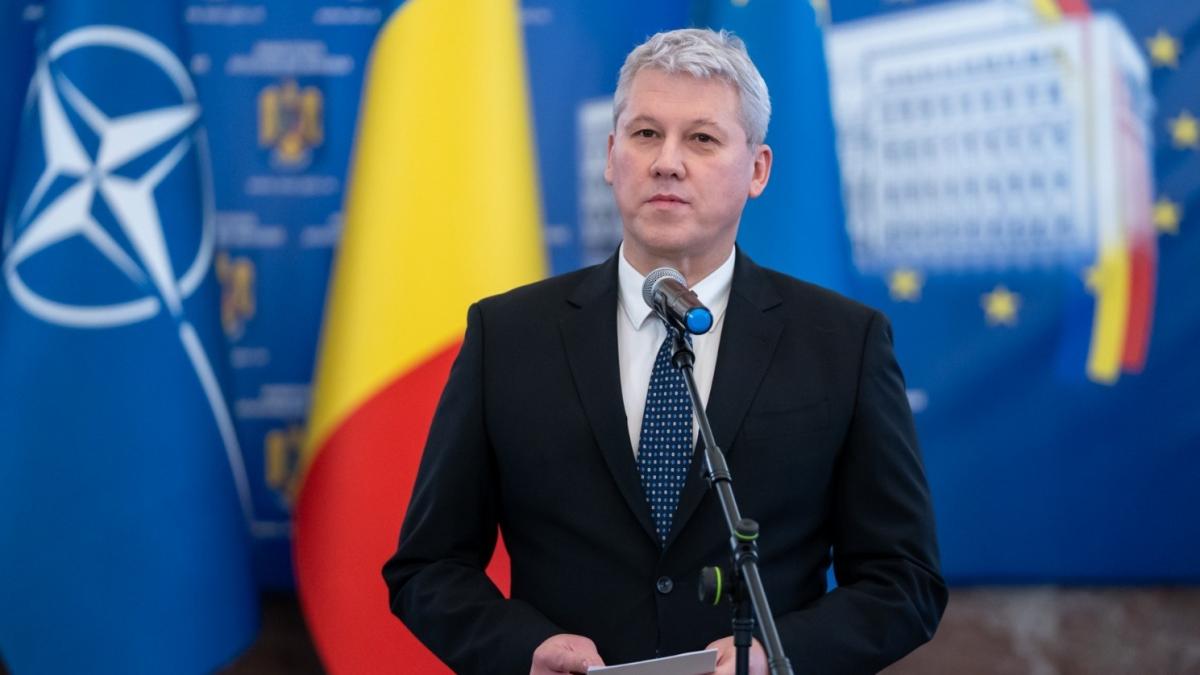 Catalin Predoiu despre angajatii MAI decorati Orice tara se bazeaza pe stalpi de rezistenta