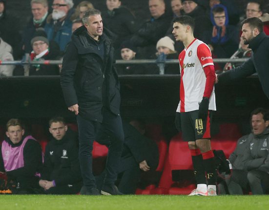 Moment emoionant la Rotterdam Fiul lui Robin van Persie debuteaza