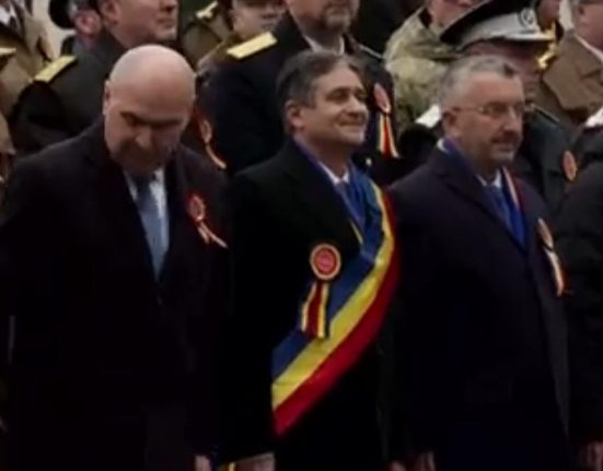 Scandal dupa huiduielile suveranistilor la imn in Alba Iulia
