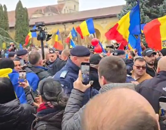 Sustinatorii lui Calin Georgescu au provocat haos la Alba Iulia