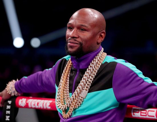 Floyd Mayweather aproape de faliment Fostul miliardar al ringului este acuzat ca si a pierdut averea si ca are datorii pentru serviciile de salubritate