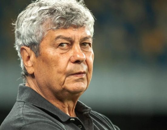 Mircea Lucescu internat in spital din cauza unei gripe severe Sunt sub supravegherea medicilor sper sa ma vindec repede