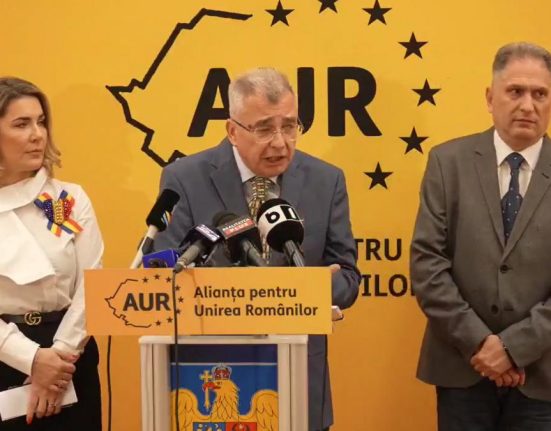 AUR a prezentat trei motiuini impotriva lui Bolojan Toiu si Miruta Acestea vor fi discutate si votate luni