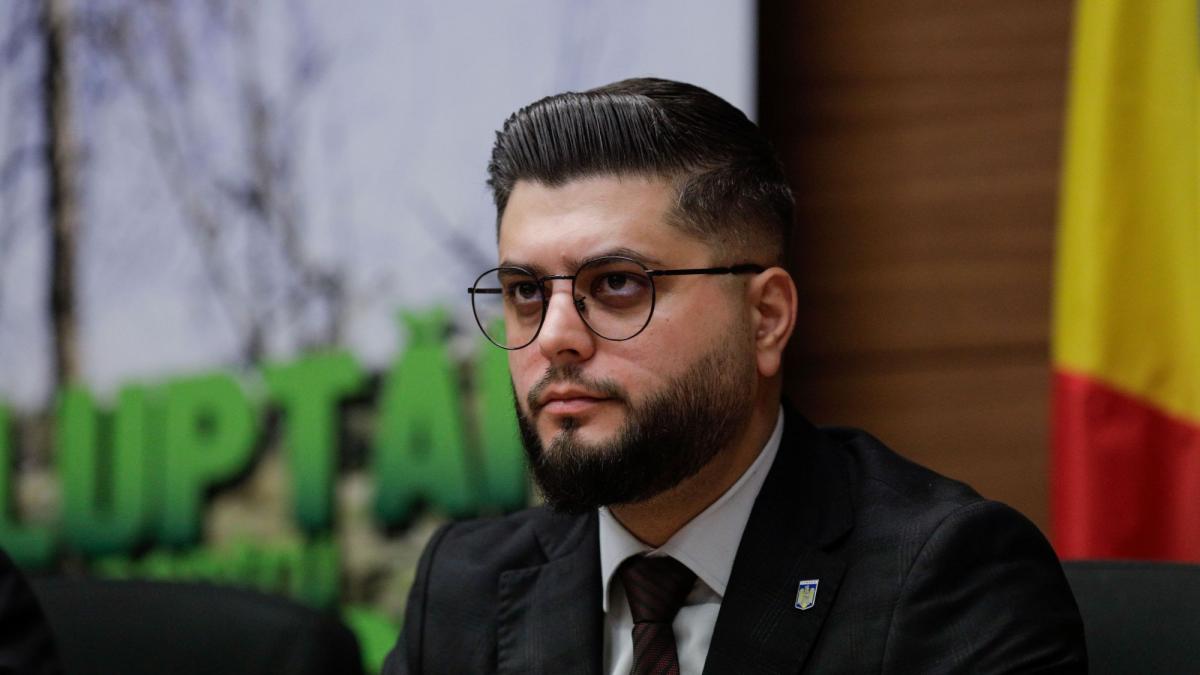 Adrian Cocoș, care a preluat atribuțiile lui Negoiță, nemulțumit că se discută despre nota lui la bac... 1 Adrian Cocos care a preluat atributiile lui Negoita nemultumit ca se discuta despre nota lui la bac