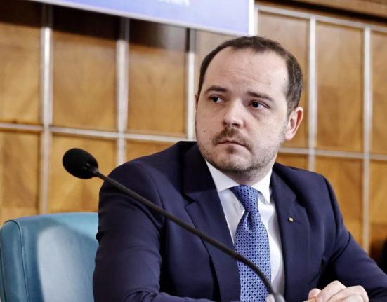 Alexandru Nazare despre prima zi de concediu medical neplatit Propunerea a fost facuta de