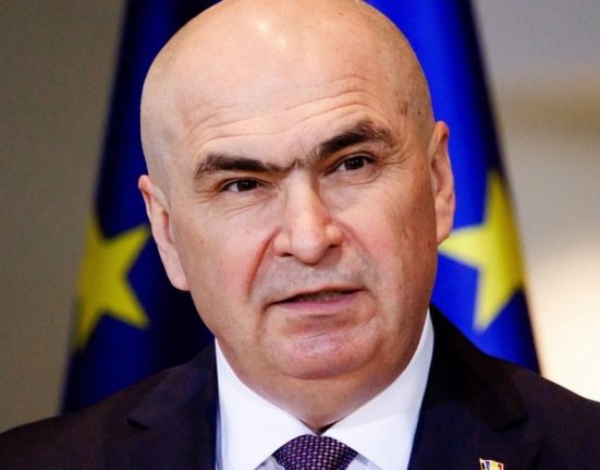 Bolojan anunta ca din 2027 persoanele cu dizabilitati ar putea plati taxe doar pe o parte din