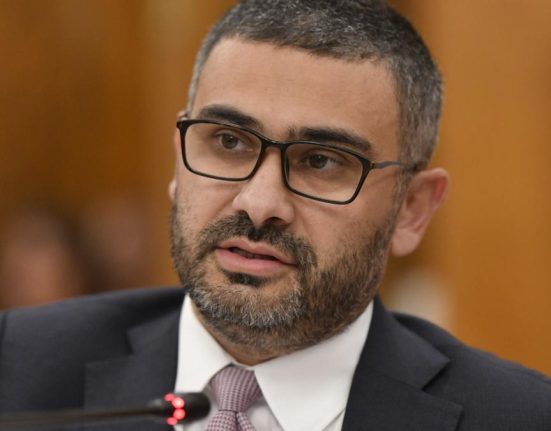 Florin Manole Daca dezbaterile cu sindicatele pe Legea salarizarii nu incep pana in aprilie imi