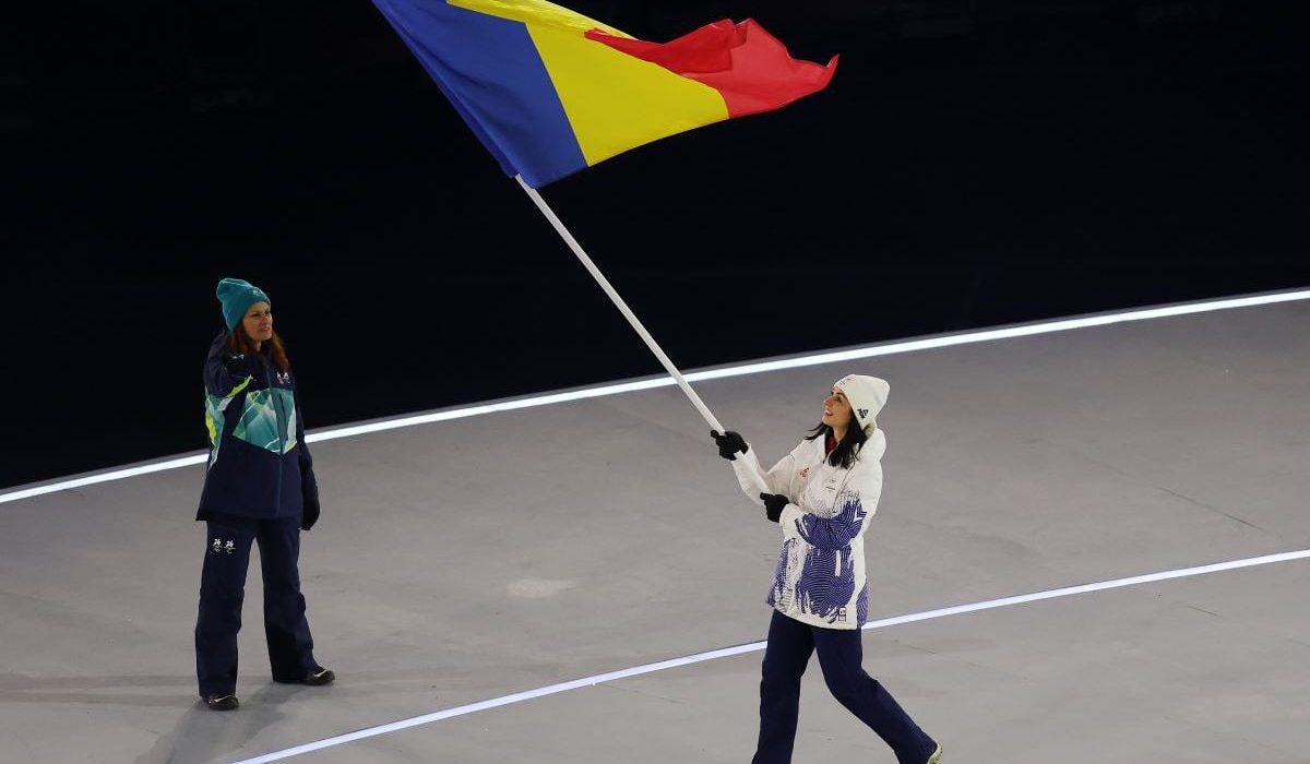Julia Sauter in prim plan la Milano Cortina Patinatoarea a purtat steagul Romaniei la ceremonia de inchidere