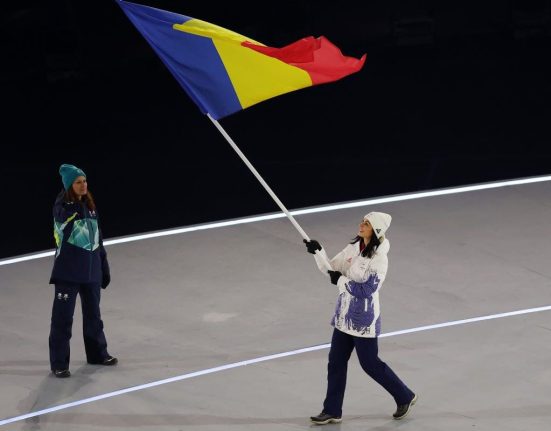Julia Sauter in prim plan la Milano Cortina Patinatoarea a purtat steagul Romaniei la ceremonia de inchidere