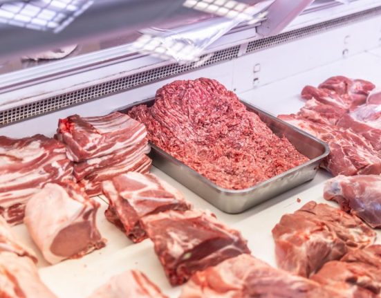 Ministrul Agriculturii intentioneaza sa schimbe legislatia Carnea de porc congelata sa nu mai fie