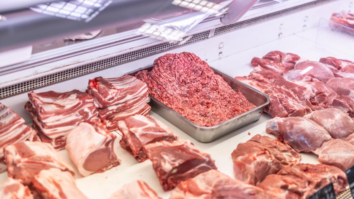 Ministrul Agriculturii intentioneaza sa schimbe legislatia Carnea de porc congelata sa nu mai fie