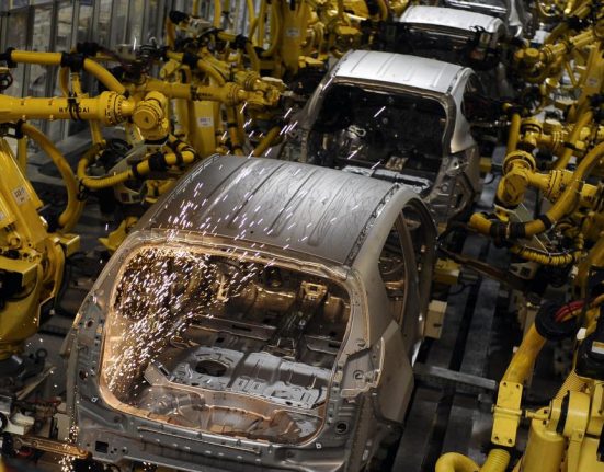 Ministrul Economiei anunta disponibilizari si restructurari in domeniul IT si auto in urmatoarele doua ani Nu