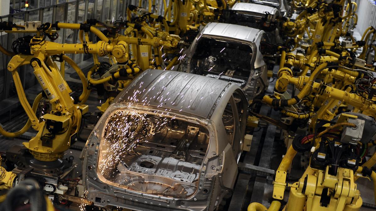 Ministrul Economiei anunta disponibilizari si restructurari in domeniul IT si auto in urmatoarele doua ani Nu
