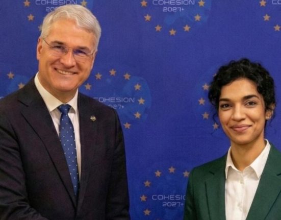 Ministrul Pislaru anunta ca a fost vizitat de Lolita Cercel La fotografiile de la intalnire multi au