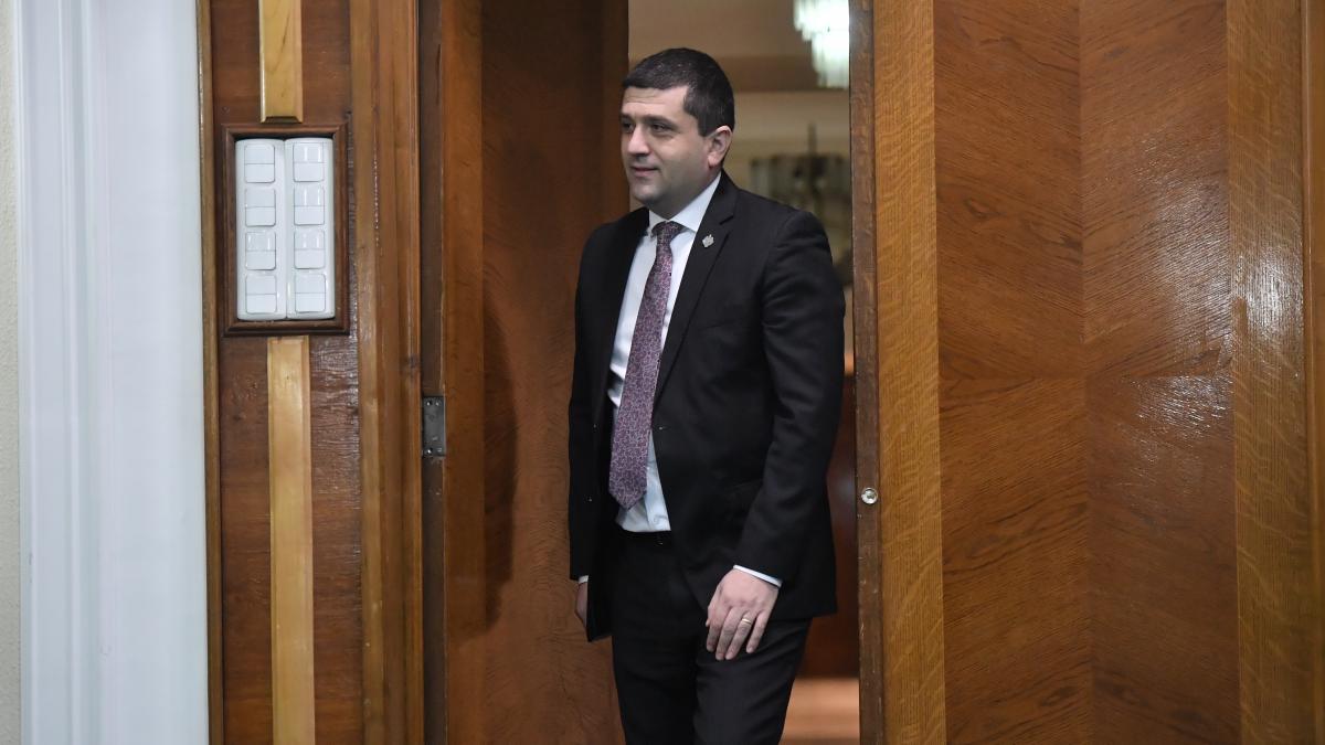 Miruta La Craiova s a construit un bloc care interfereaza cu radarul militar de la Carcea MApN a emis aviz
