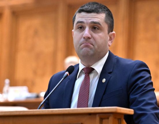 Miruta dupa ce AUR a depus o motiune impotriva lui S o utilizezi pe un subiect inventat este o