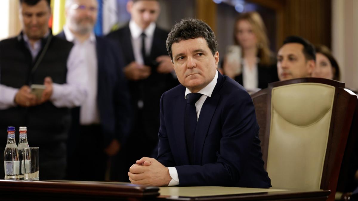 Nicușor Dan, referitor la dezbaterile CCR privind pensiile magistraților: „Este o problemă care se prolonghează. Îmi... 1 Nicuor Dan referitor la dezbaterile CCR privind pensiile magistratilor este o problema care se prolongheaza imi