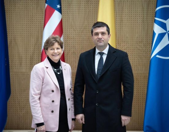 O delegatie a Congresului SUA a sosit in Romania pentru a vizita Centrul de Instruire F16 de la Baza 86