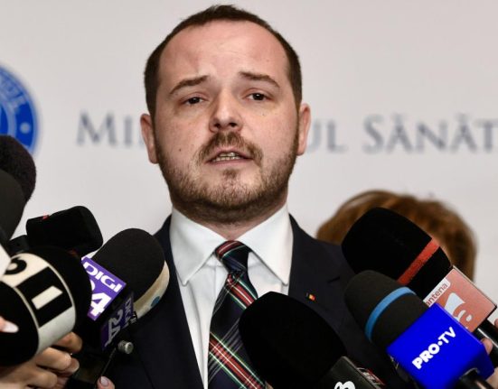 Rogobete a descoperit un medic de la Elias care s a filmati in timpul programului de stat la spitalul privat