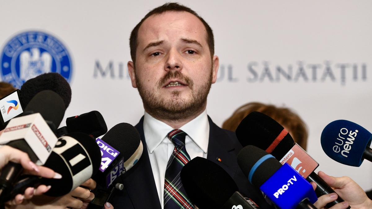 Rogobete a descoperit un medic de la Elias care s a filmati in timpul programului de stat la spitalul privat