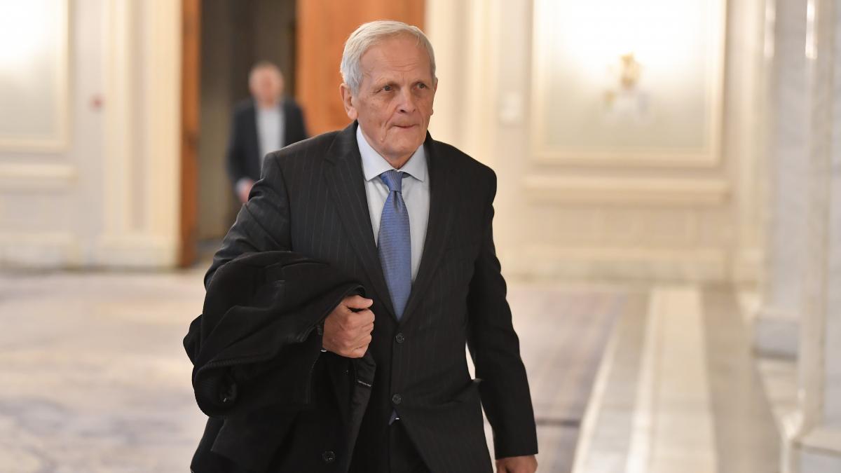 Theodor Stolojan afirmă că destrămarea Coaliției ar fi „o inconștiență totală”: „Pe fond, Coaliția,... 1 Theodor Stolojan afirma ca destramarea Coalitiei ar fi o inconstienta totala Pe fond Coalitia