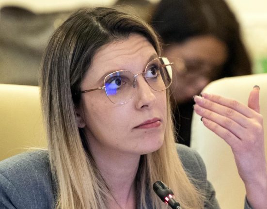 Agentii de turism o critica pe ministra TikTok Buzoianu Este simplu sa gasesti probleme