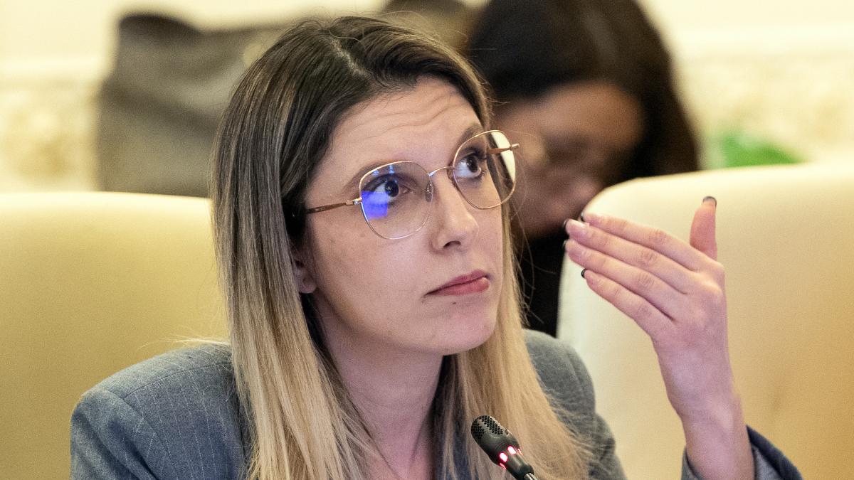 Agentii de turism o critica pe ministra TikTok Buzoianu Este simplu sa gasesti probleme