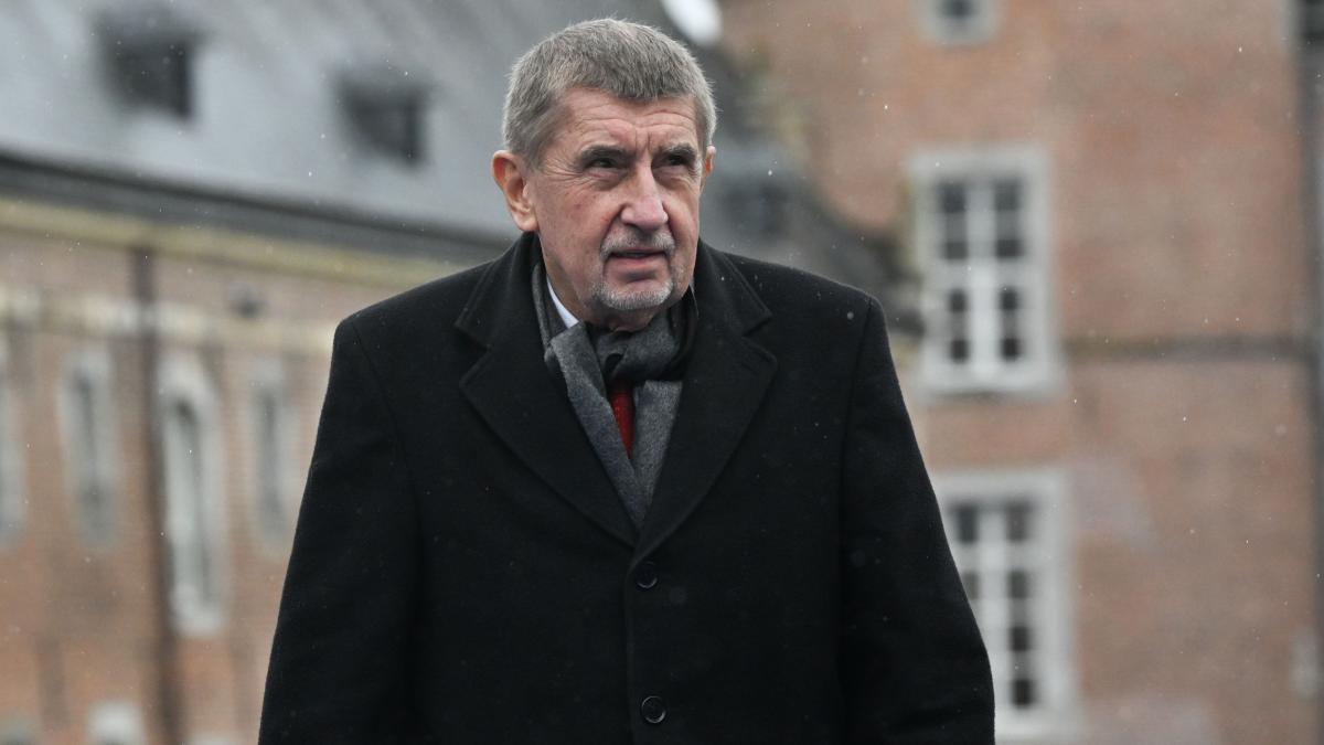 Andrej Babis pastreaza imunitatea parlamentara Legislativul ceh a respins cererea procurorilor