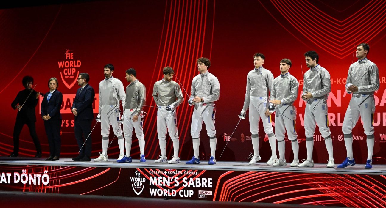 Argint pentru Romania la Budapesta Echipa de spada urca pe podium la Cupa Mondiala