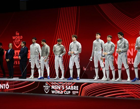 Argint pentru Romania la Budapesta Echipa de spada urca pe podium la Cupa Mondiala