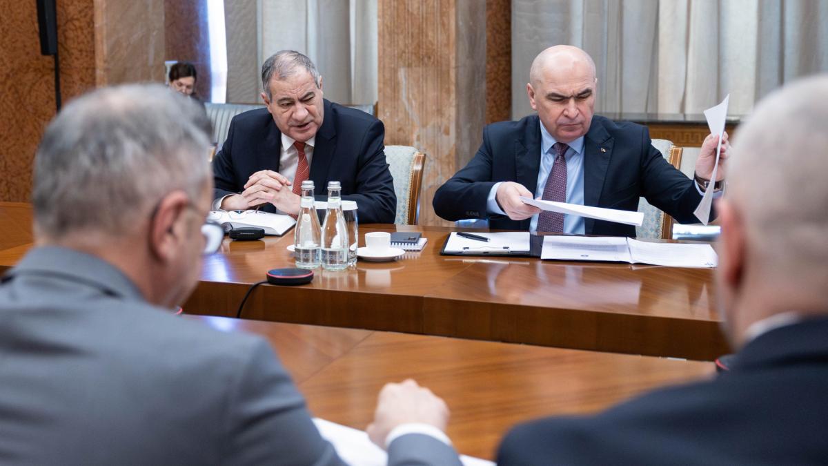 Bugetul pentru 2026 a fost publicat Pensii si salarii inghetate Riscurile identificate de Guvern