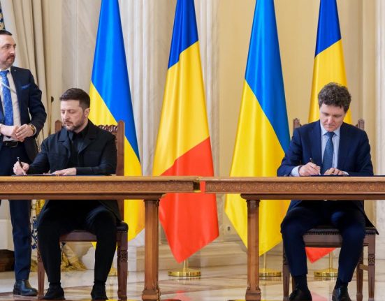 Ce include parteneriatul strategic Romania Ucraina Documentele semnate de Nicusor Dan si Volodimir