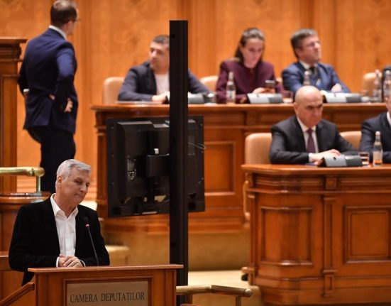 Daniel Zamfir Diana Buzoianu trebuie sa plece poate impreuna cu premierul Ilie Bolojan