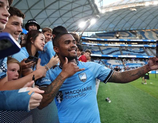 De la Liga Campionilor la liga a patra Douglas Costa a jucat pe un stadion cu 750 de locuri