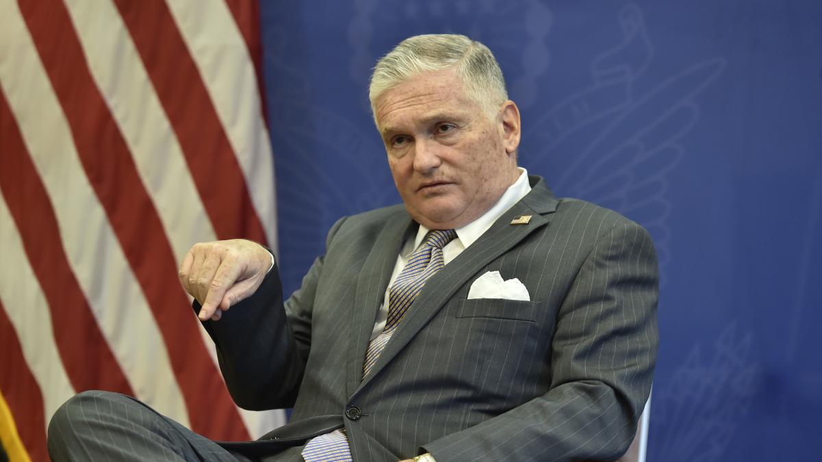 Fostii ambasadori americani la Bucuresti critica Romania pentru ca tine tacerea in legatura cu