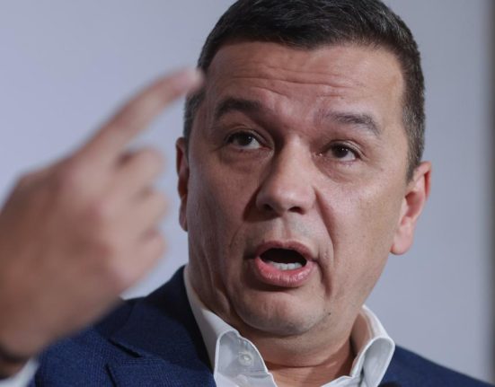 Grindeanu acuza un santaj in Parlament si discuta despre o noua majoritate ad hoc