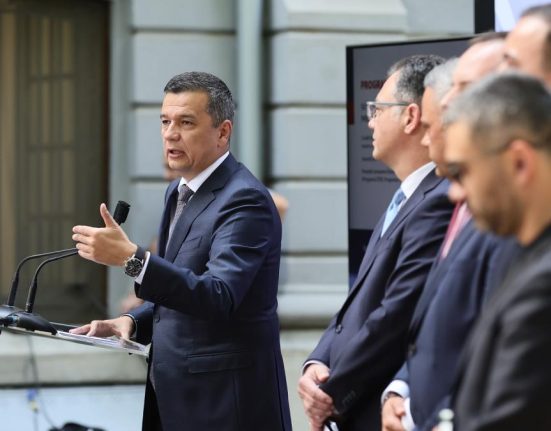 Ilie Bolojan Ministrii PSD se afla intr o situatie stanjenoare fiind impinsi de partid Se