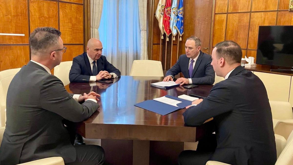Ilie Bolojan contesta plafonarea preturilor la carburanzi Refuz sa ofer solutii populiste